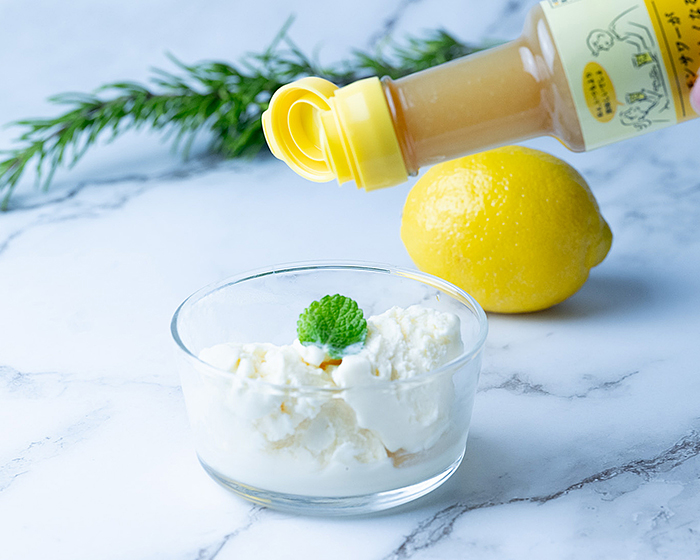 アイスクリームに発酵ハニーレモンをかけて