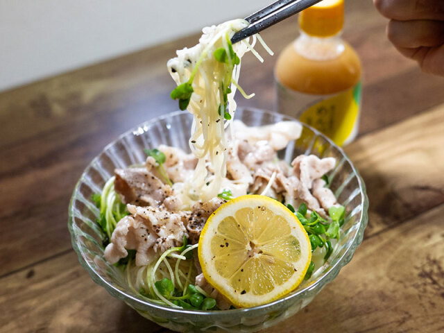 豚しゃぶとカイワレのぶっかけそうめん